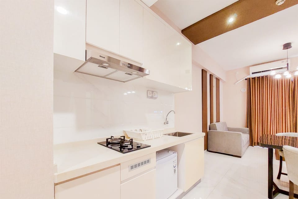 Deluxe Apartment | Private kitchen | Dining tables