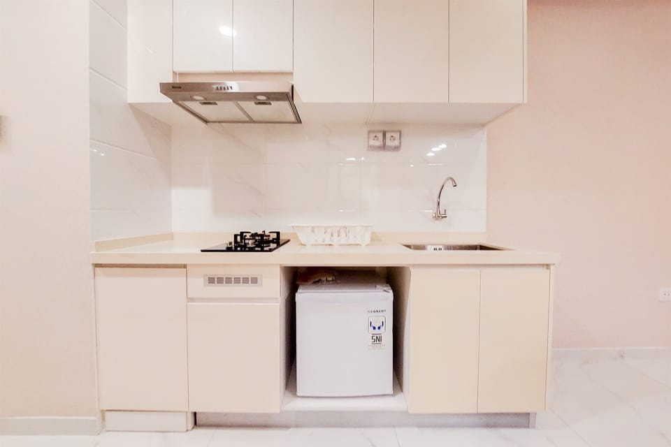 Deluxe Apartment | Private kitchen | Dining tables