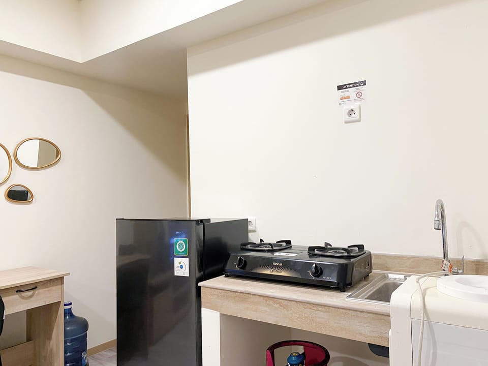 Apartment | Private kitchen | Fridge, stovetop, electric kettle, rice cooker