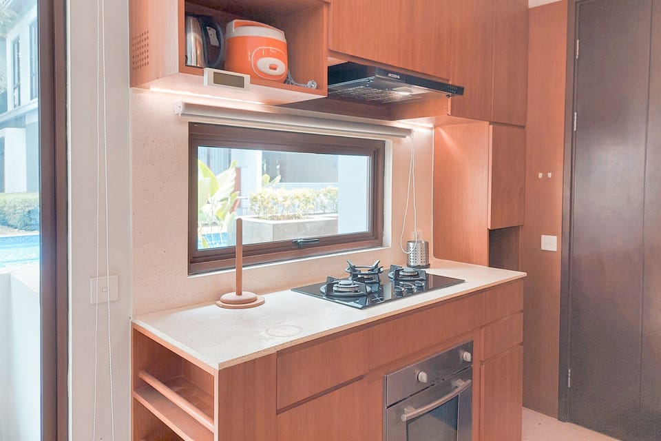 Fridge, oven, stovetop, rice cooker