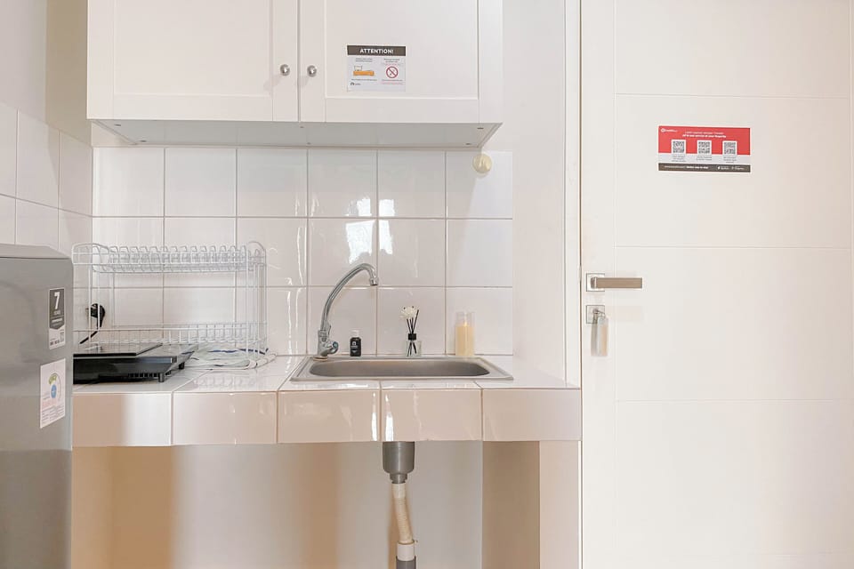 Apartment | Private kitchen | Fridge, stovetop, rice cooker, dining tables