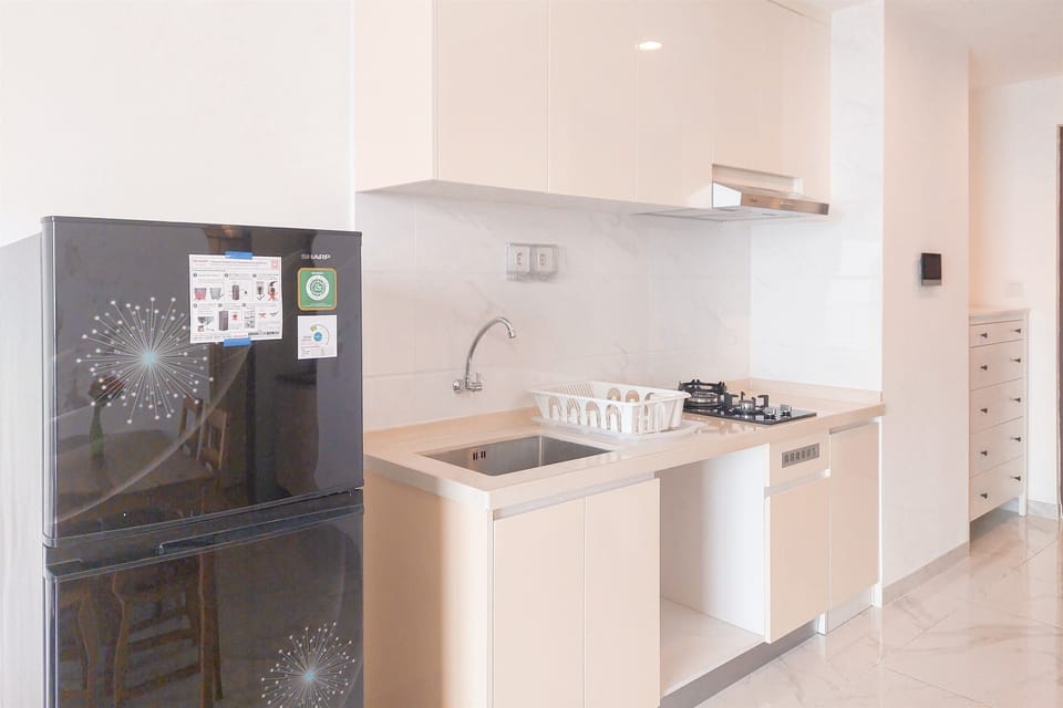 Apartment | Private kitchen | Fridge, stovetop, rice cooker, dining tables