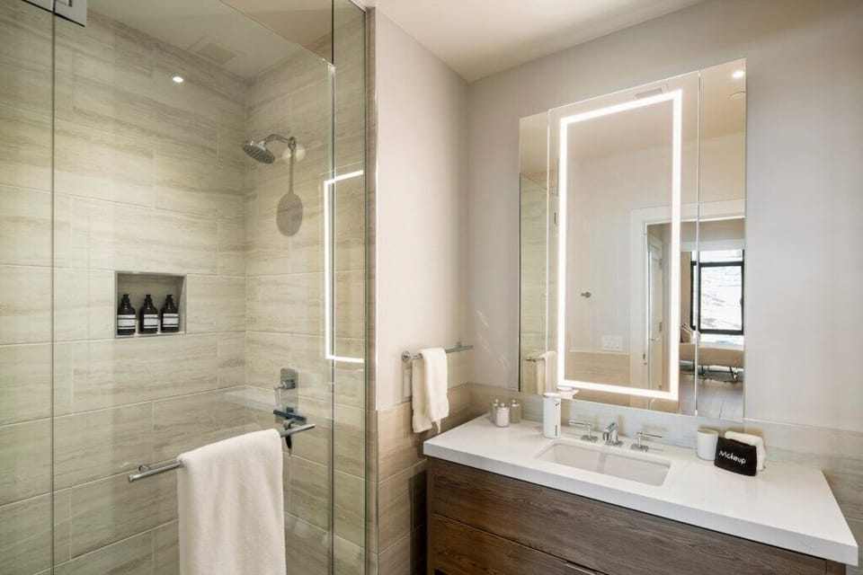 Full bathroom 2