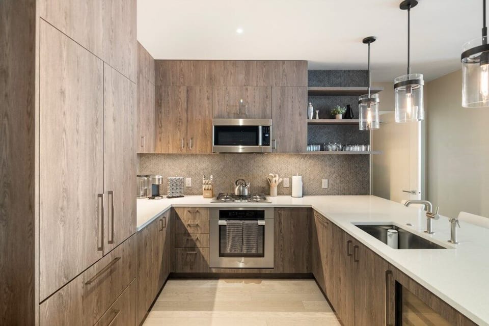 Full kitchen