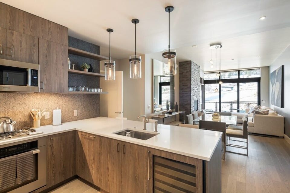 Full kitchen