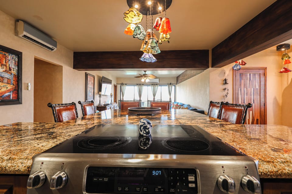 Kitchen & Dining Area