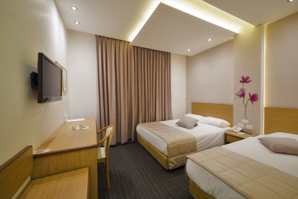 Standard Double or Twin Room | In-room safe, blackout drapes, soundproofing, free WiFi