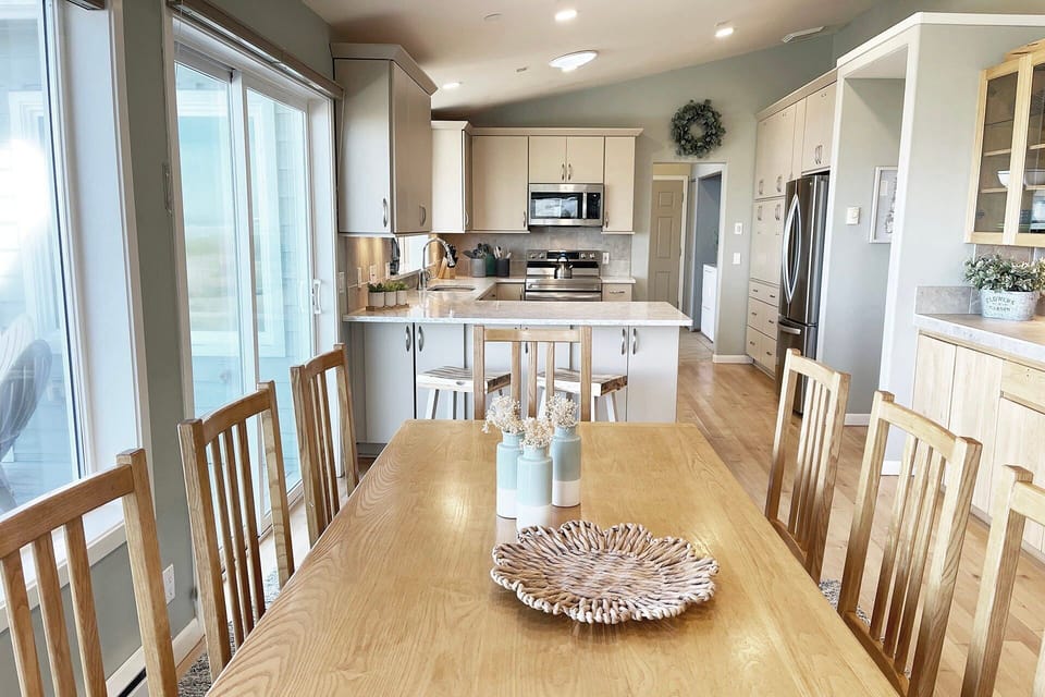 Plenty of space for the family to enjoy a wonderful meal together.