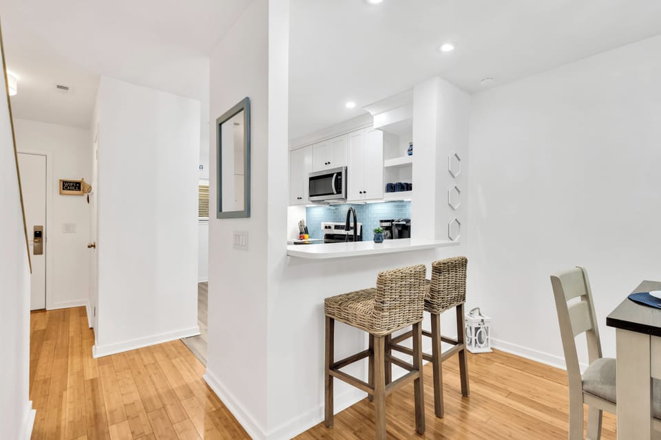Kitchen bar area seats 2 additionally
