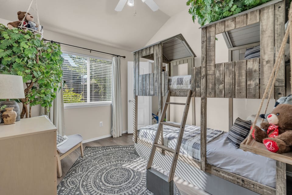 Dream of sleeping in a treehouse, that has indoors A/C?