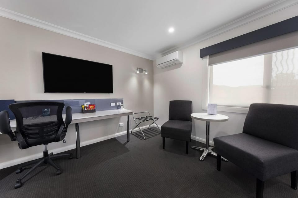 Deluxe Room | Premium bedding, pillowtop beds, minibar, desk