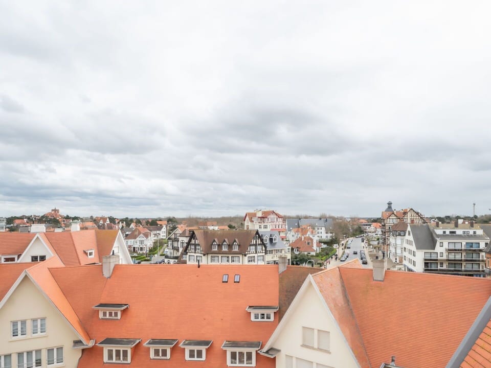 Cloud, Sky, Window, Building, House, Urban Design, Roof, Facade, City, Horizon