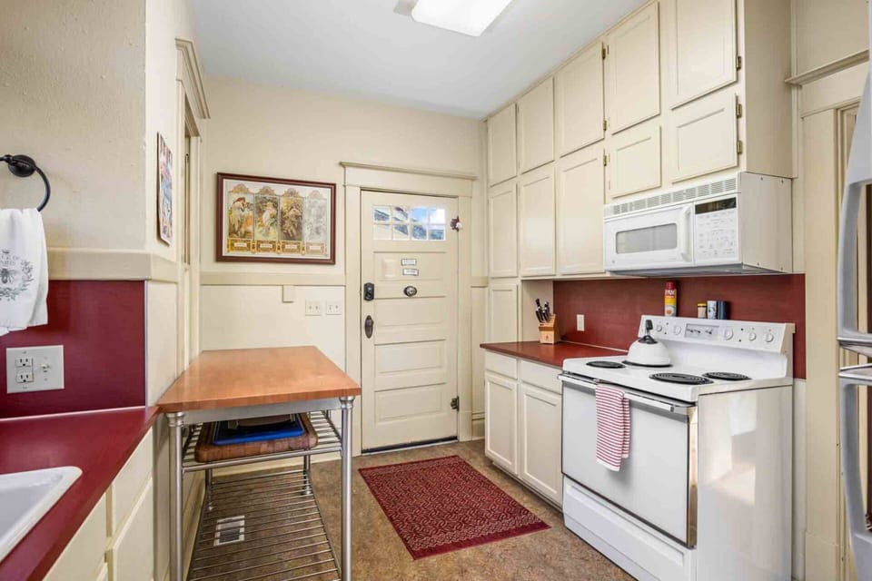 The Historic Wortman House is a perfect place to host Thanksgiving with the family.