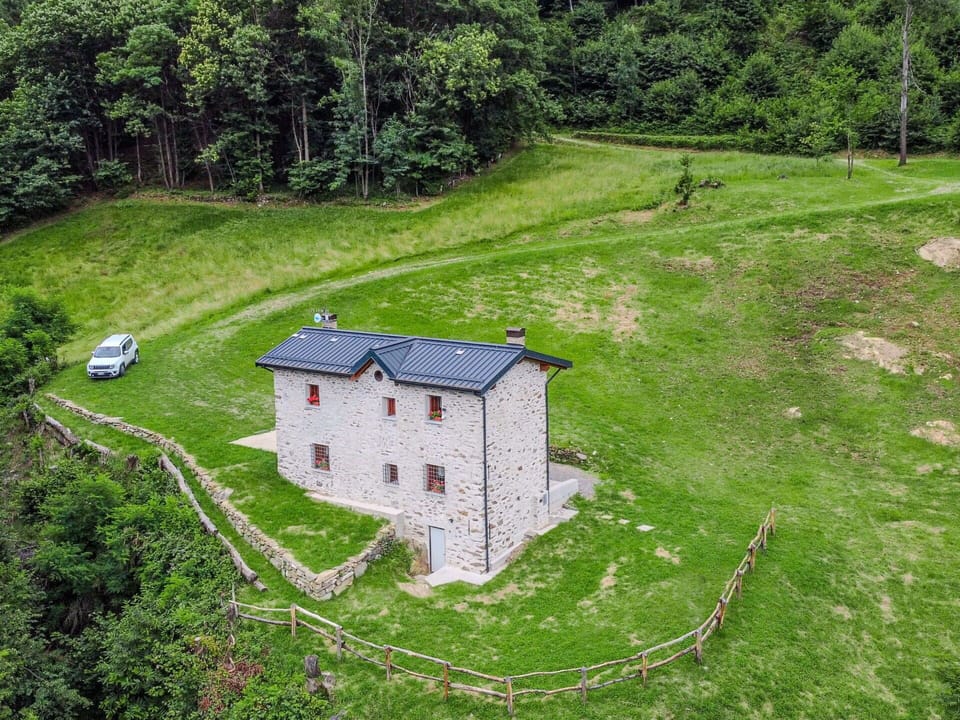 Plant, Slope, Natural Landscape, Land Lot, Tree, House, Building, Grass, Landscape, Groundcover
