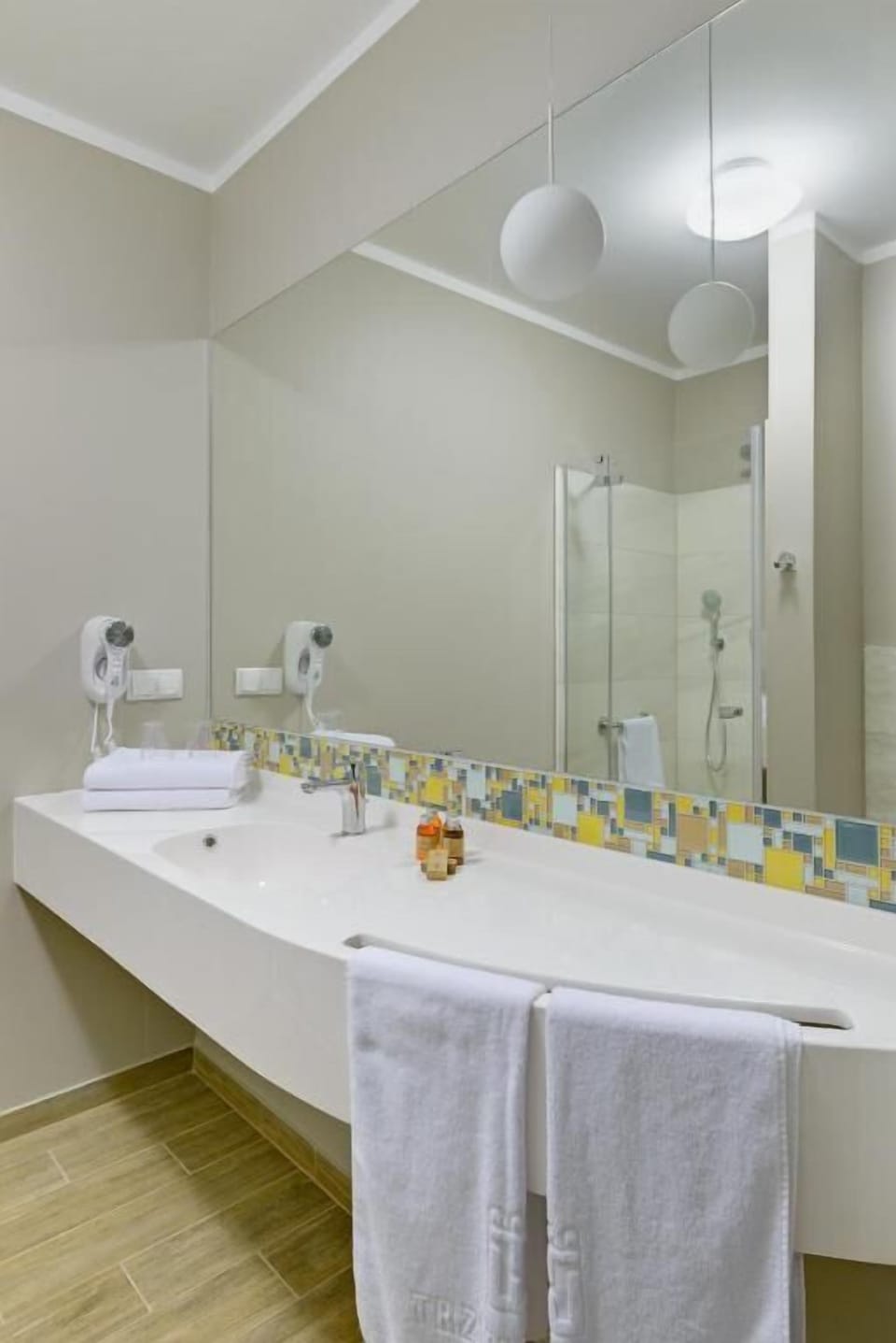 Shower, hair dryer, towels, toilet paper