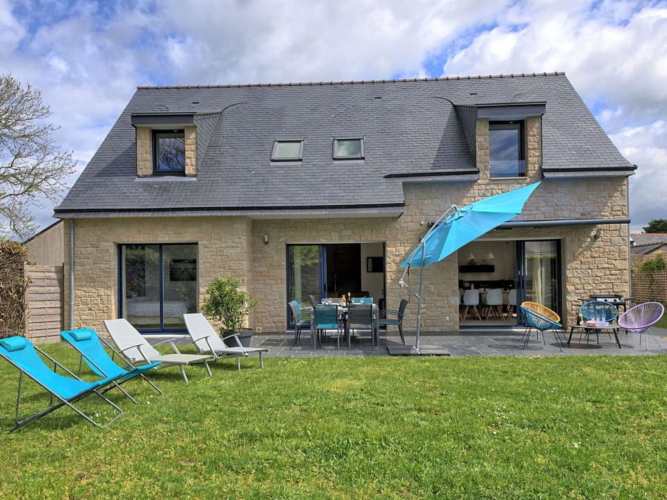 Cloud, Sky, Plant, Window, Furniture, Building, Land Lot, Shade, Grass, House