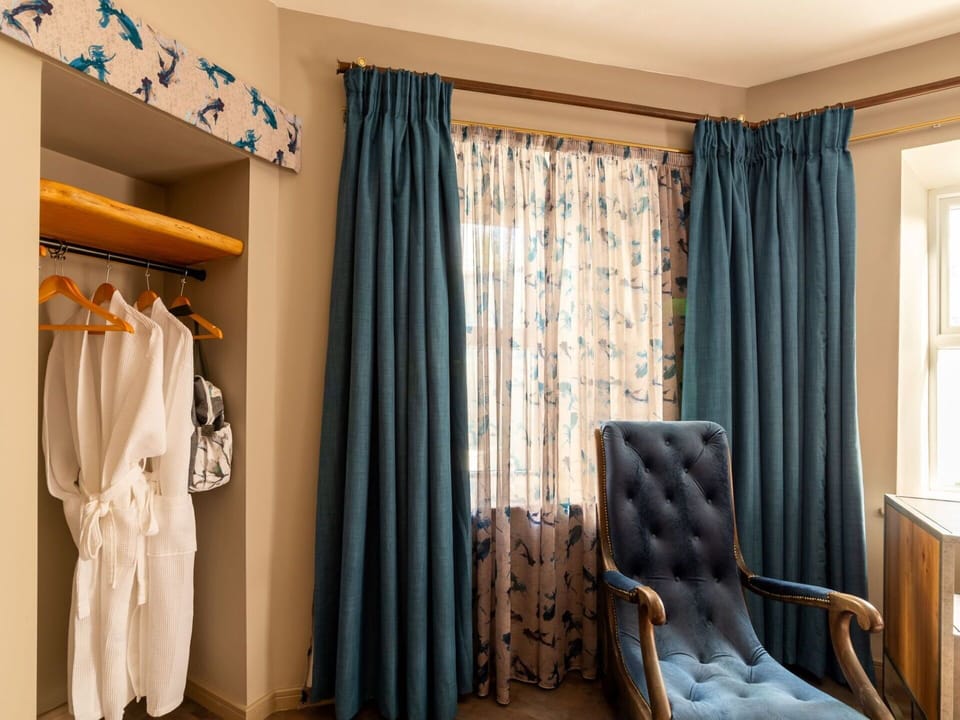 Car, Cloud, Sky, Vehicle, Wheel, Plant, Motor Vehicle, Infrastructure, Arecales