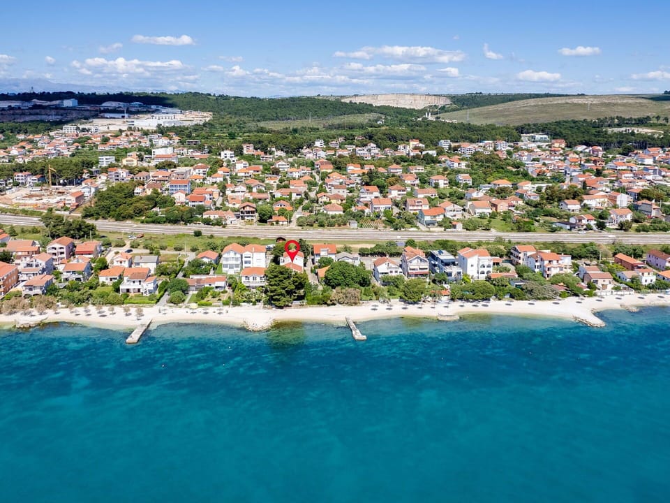 Water, Sky, Cloud, Water Resources, Coastal And Oceanic Landforms, Beach, Lake, Leisure, Landscape, Horizon