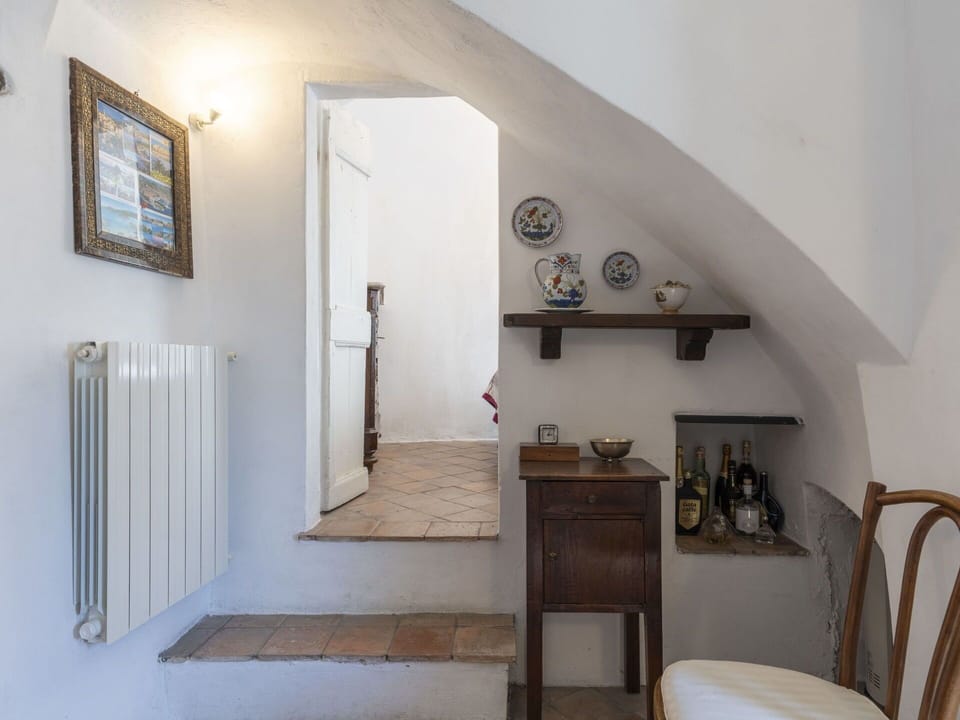 Picture Frame, Property, Furniture, Houseplant, Wood, Interior Design, Plant, Door, Floor, Building