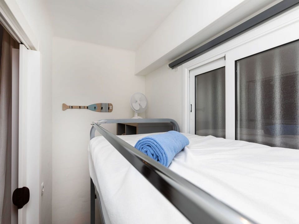 Comfort, Interior Design, Bed Frame, Building, Wood, Window, Real Estate, Bed, Picture Frame