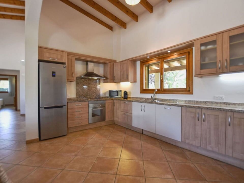 Furniture, Table, Property, Plant, Window, Building, Interior Design, Wood, Chair, Architecture