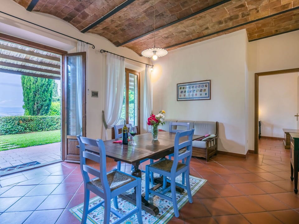Property, Table, Furniture, Plant, Wood, Picture Frame, Chair, Interior Design, Houseplant, Floor