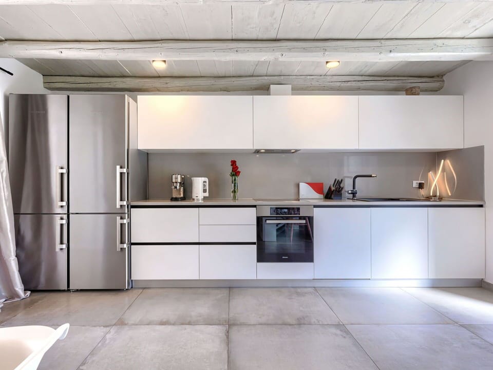 Cabinetry, Countertop, Building, Kitchen, Architecture, Interior Design, Wood, Floor, House