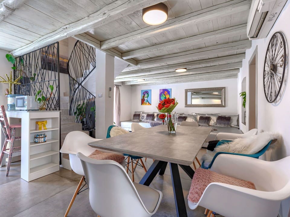 Table, Furniture, Property, Chair, Interior Design, Couch, Floor, Flooring, Building, Living Room