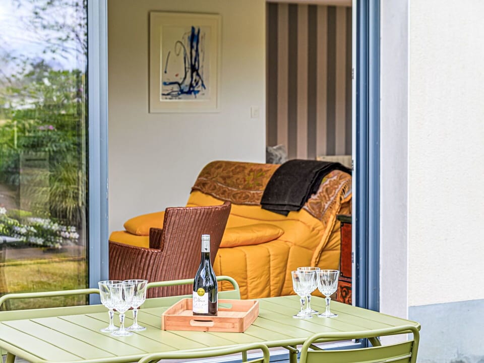 Water, Plant, Building, Sky, Property, Cloud, Swimming Pool, Azure, Window, House