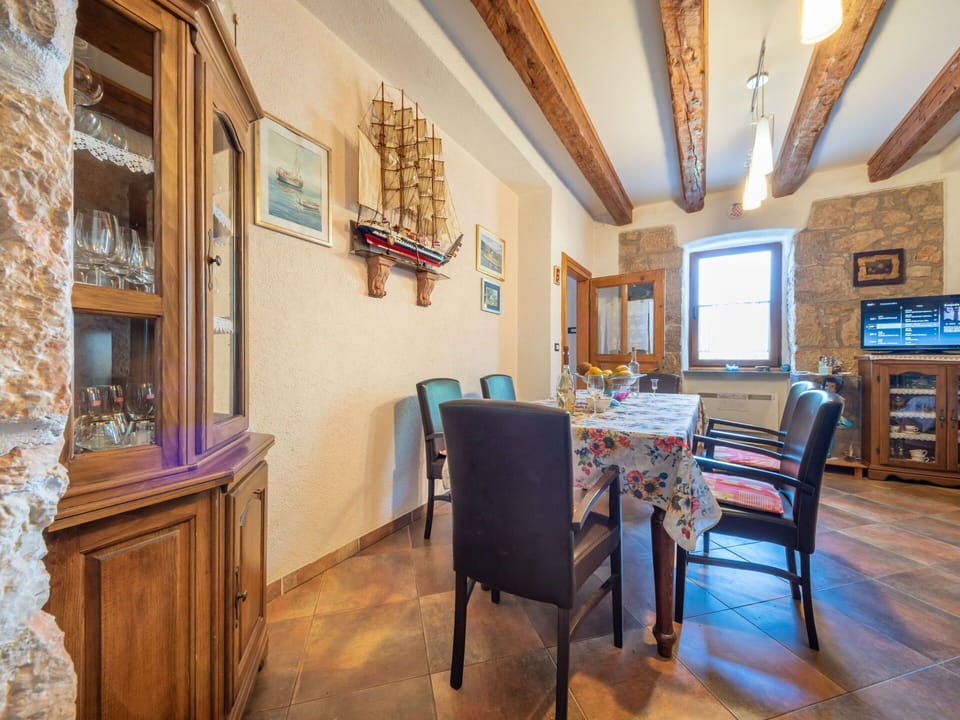 Picture Frame, Property, Furniture, Table, Wood, Lighting, Architecture, Interior Design, Chair, Floor