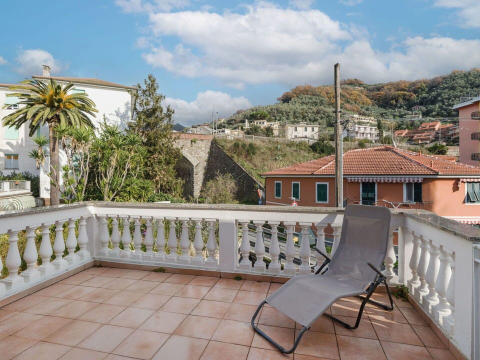 Balcony, Apartment, Baluster, Handrail, Houseplant, Villa, Porch