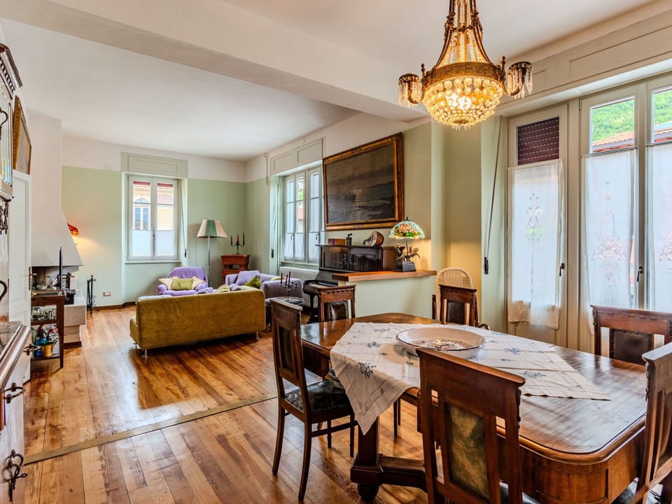 Table, Furniture, Picture Frame, Property, Chair, Window, Wood, Interior Design, Floor, Flooring