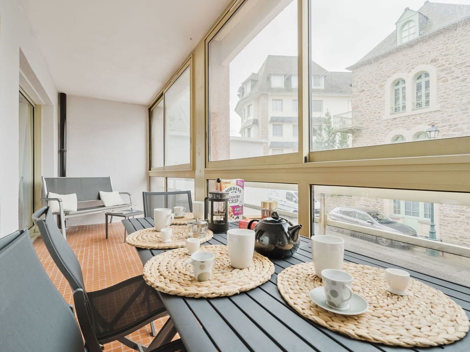 Table, Furniture, Property, Chair, Window, Tableware, Wood, Interior Design, Building, Living Room