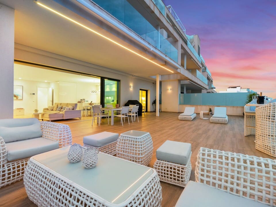 Property, Table, Furniture, Sky, Building, Couch, Interior Design, Wood, Floor, Condominium