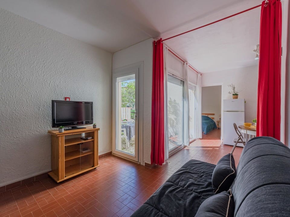 Property, Furniture, Comfort, Cabinetry, Building, Television, Wood, Interior Design, Living Room, Flooring