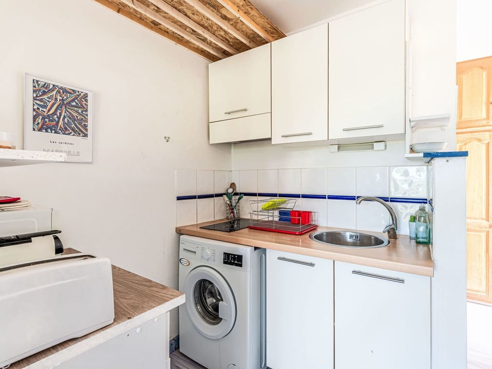 Laundry Room, Kitchen Sink, Cabinetry, Property, Sink, Tap, Clothes Dryer, Plumbing Fixture, Washing Machine, Kitchen