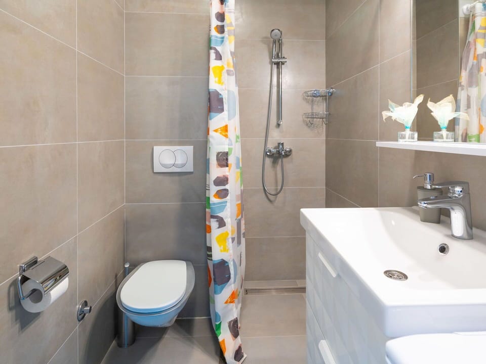 Plumbing Fixture, Tap, Property, Bathroom Sink, Sink, Bathroom, Mirror, Purple, Shower Head, Bathroom Cabinet