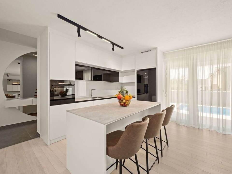 Table, Property, Furniture, Wood, Rectangle, Chair, Building, Interior Design, Flooring