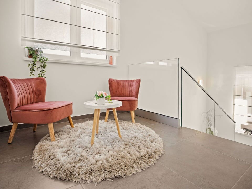 Table, Furniture, Plant, Building, Window, Wood, Chair, Floor, Comfort, Living Room