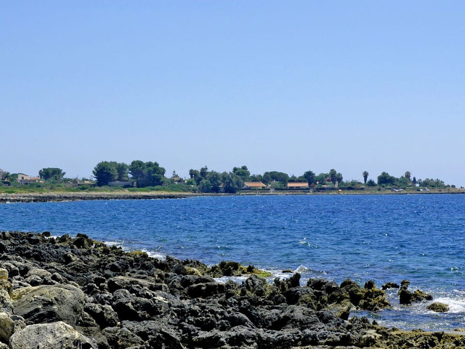 Water, Sky, Water Resources, Tree, Plant, Natural Landscape, Lake, Beach, Bank, Horizon