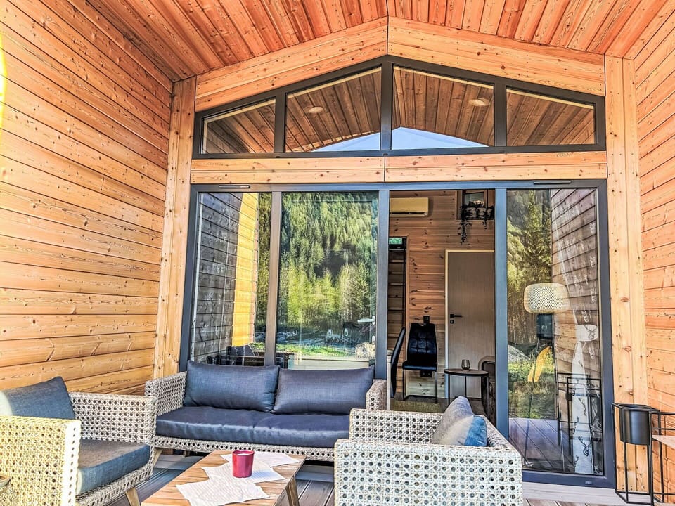 Wood, Home, Cottage, Log Cabin, Porch, Siding, Garden Buildings, Ceiling, Resort, Hardwood