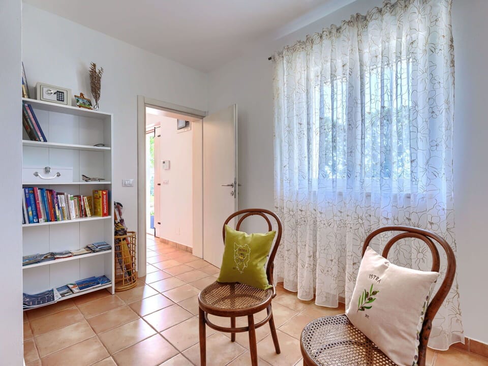 Furniture, Property, Shelf, Interior Design, Lighting, Wood, Chair, Bookcase, Flooring, Floor