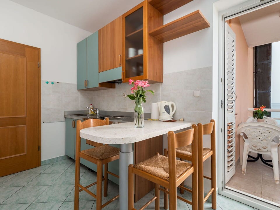 Table, Property, Furniture, Cabinetry, Wood, Sink, Countertop, Interior Design, Building, Flooring