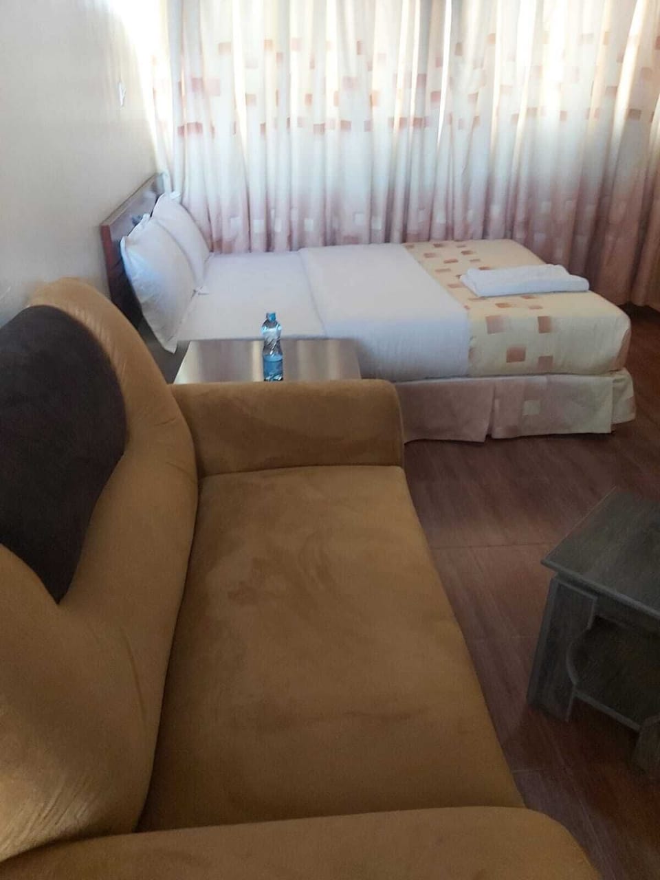 Laptop workspace, iron/ironing board, free WiFi