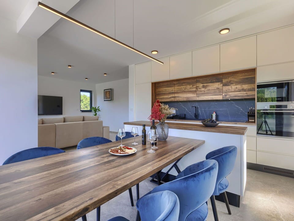 Table, Property, Furniture, Interior Design, Wood, Houseplant, Chair, Floor, Flooring, Wall