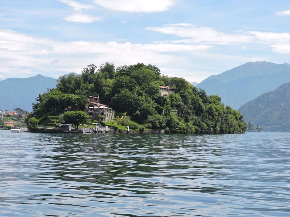 Water, Cloud, Sky, Mountain, Tree, Lake, Natural Landscape, Coastal And Oceanic Landforms, Highland, Bank