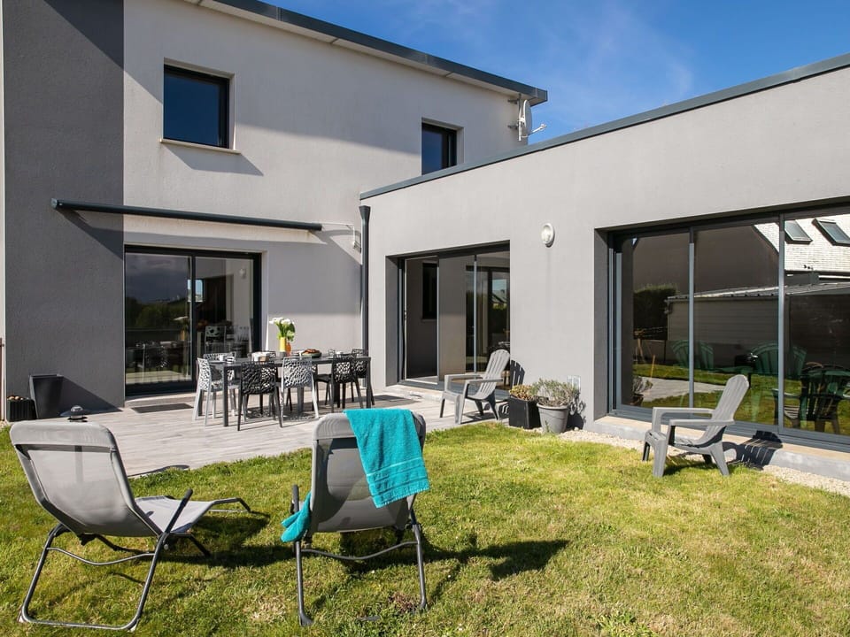 Property, Building, Furniture, Shade, Plant, Sky, Window, Land Lot, Table, Interior Design