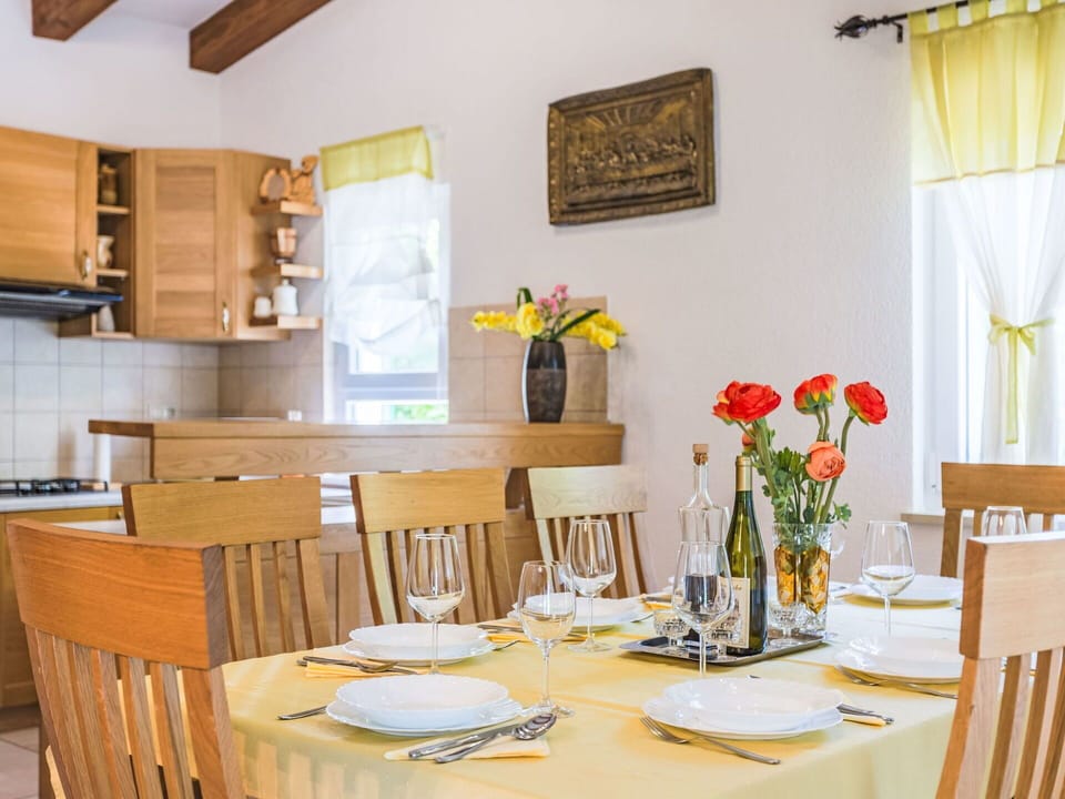 Table, Furniture, Flower, Tableware, Property, Plant, Picture Frame, Chair, Decoration, Cabinetry