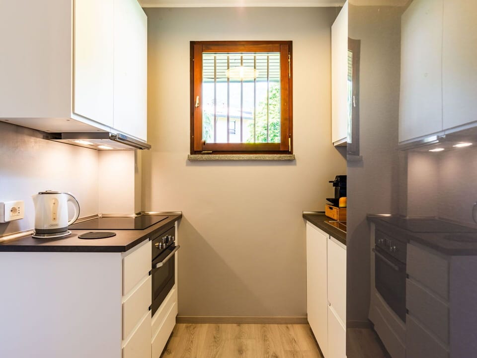 Cabinetry, Property, Window, Building, Countertop, Drawer, Wood, Kitchen, Interior Design, Flooring