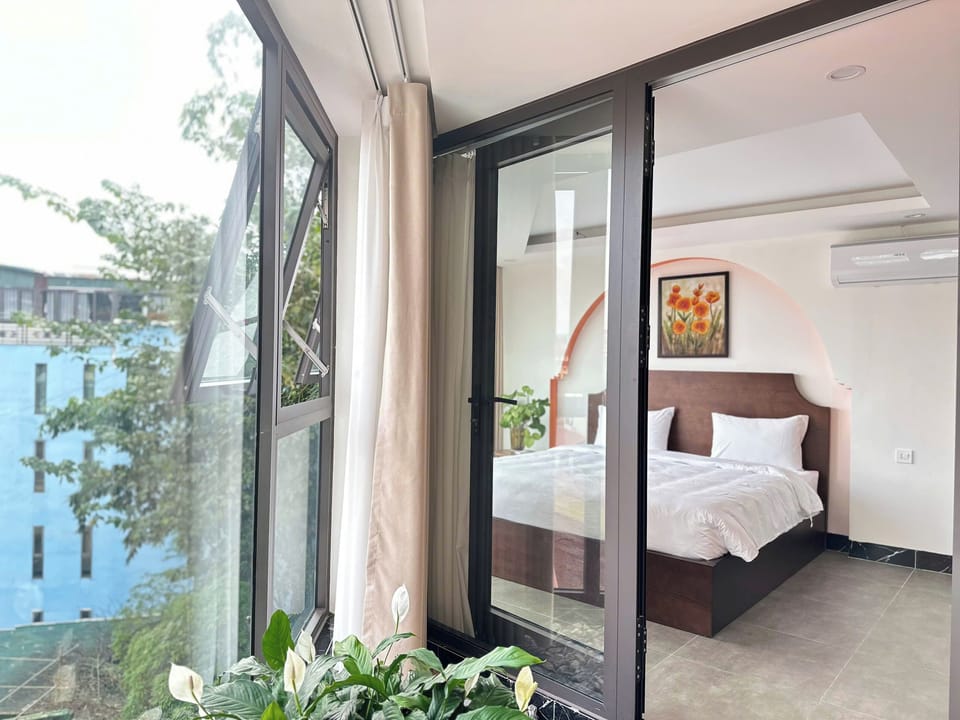 Minibar, laptop workspace, blackout drapes, soundproofing